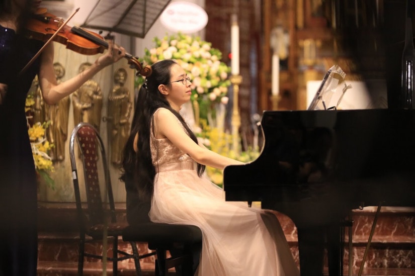 hoàng hồ thu piano